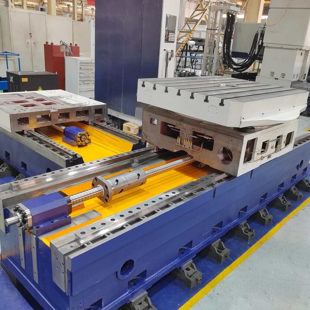 Versatile CNC horizontal mill with rotary table